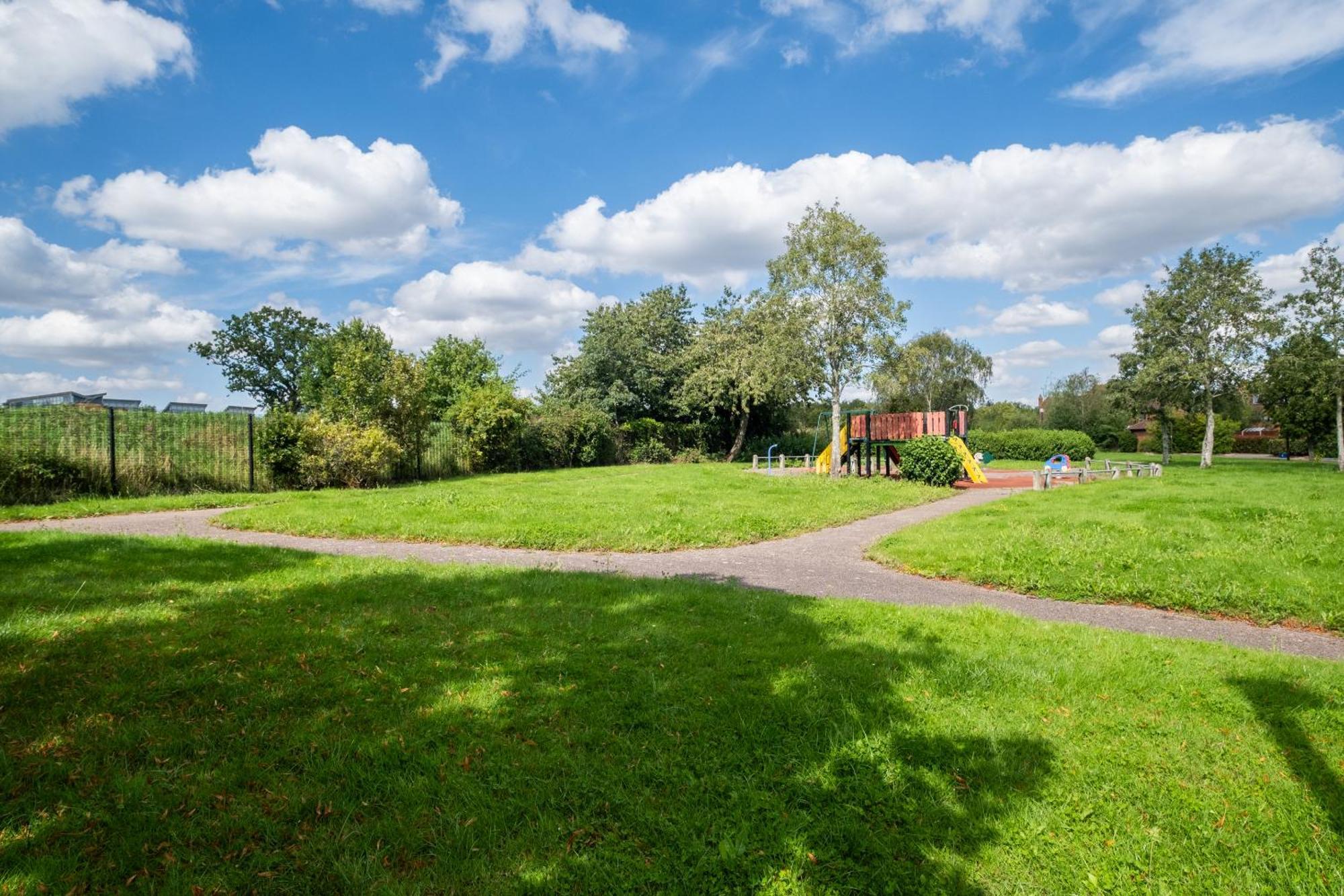 Wheatley House Villa Milton Keynes Exterior photo